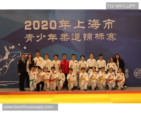 上海羽毛球队在全国锦标赛中的逆袭之路与辉煌时刻全景回顾 上海羽毛球队在全国锦标赛中的逆袭之路与辉煌时刻全景回顾