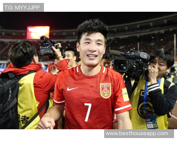 今日体育足球早报聚焦全球赛事动态与明星球员表现分析