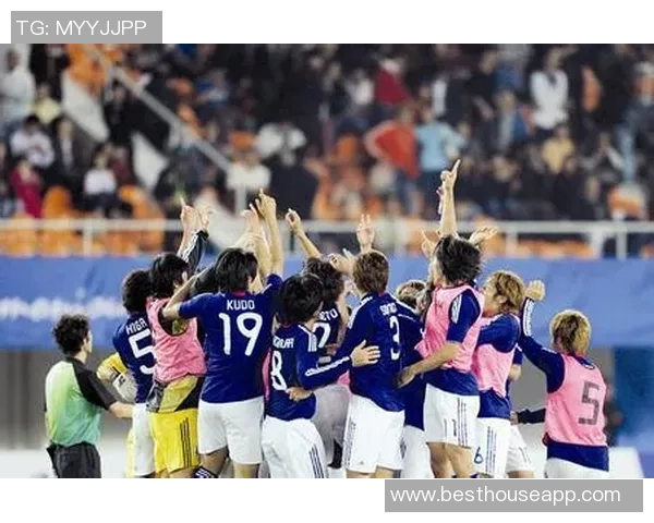 外国足球运动员更衣室的秘密与文化探秘，揭示背后的团队精神与友谊纽带