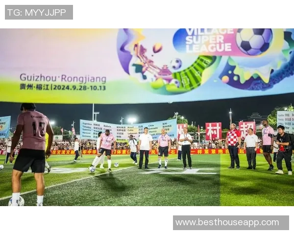 小梁谈足球：从草根到职业的心路历程与精彩瞬间分享