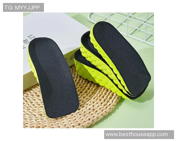 提升球场表现的秘密武器足球鞋垫鞋垫让你每一步都充满力量与舒适