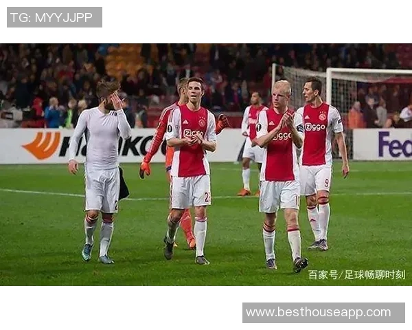 足球小场比赛人数解析及其对战术和技术的影响探讨 足球小场比赛人数解析及其对战术和技术的影响探讨